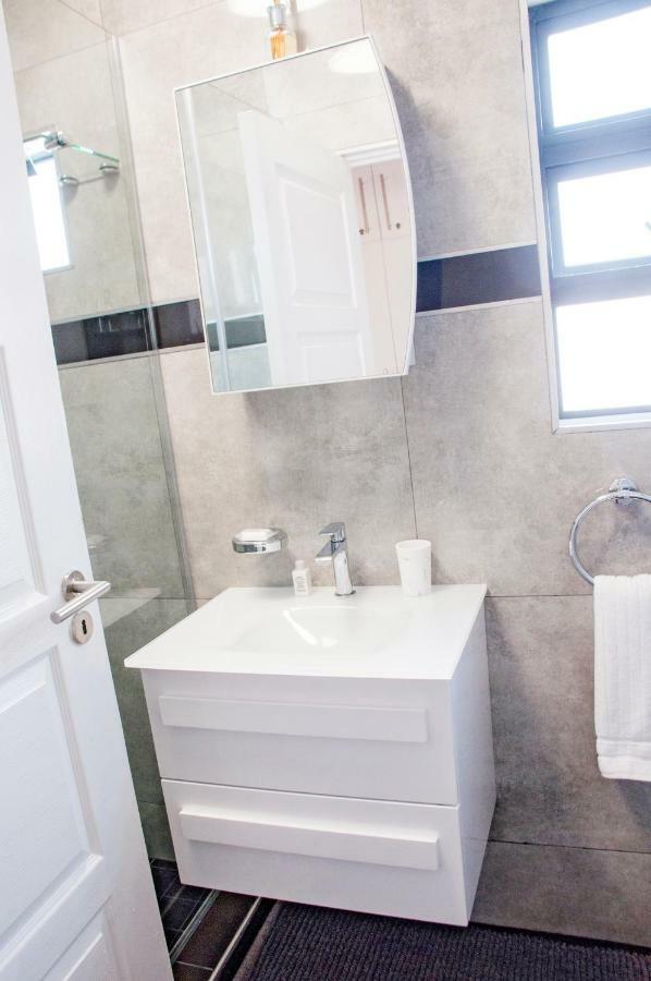 9a@crassula Way Apartment